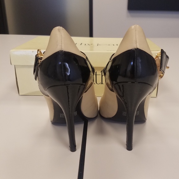 Cathy Jean Nude and Black Single Strap Pump - Picture 3 of 5